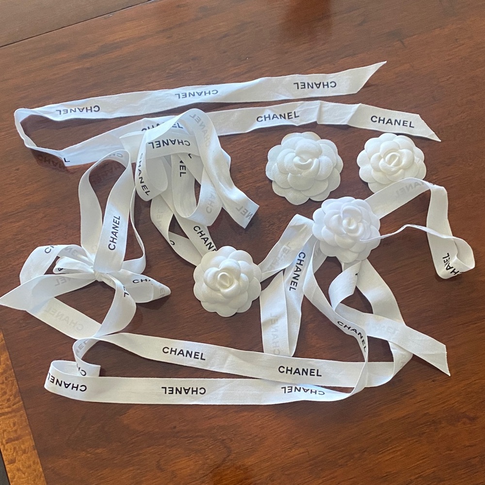 CHANEL White Floral Ribbon pre loved